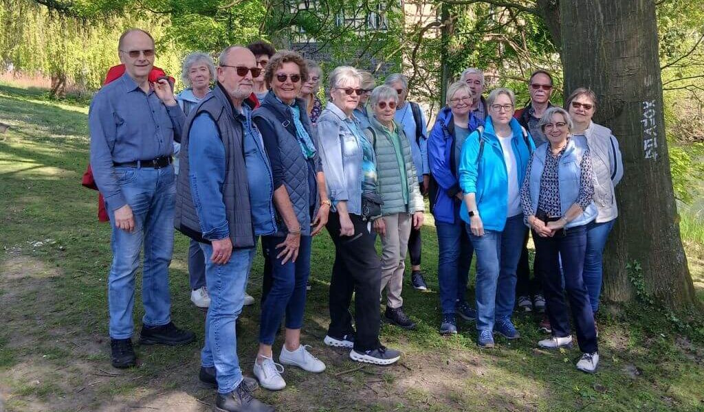 Wanderung auf dem Rundwanderweg A4, südlicher Teil, vor dem Museum in Wittringen