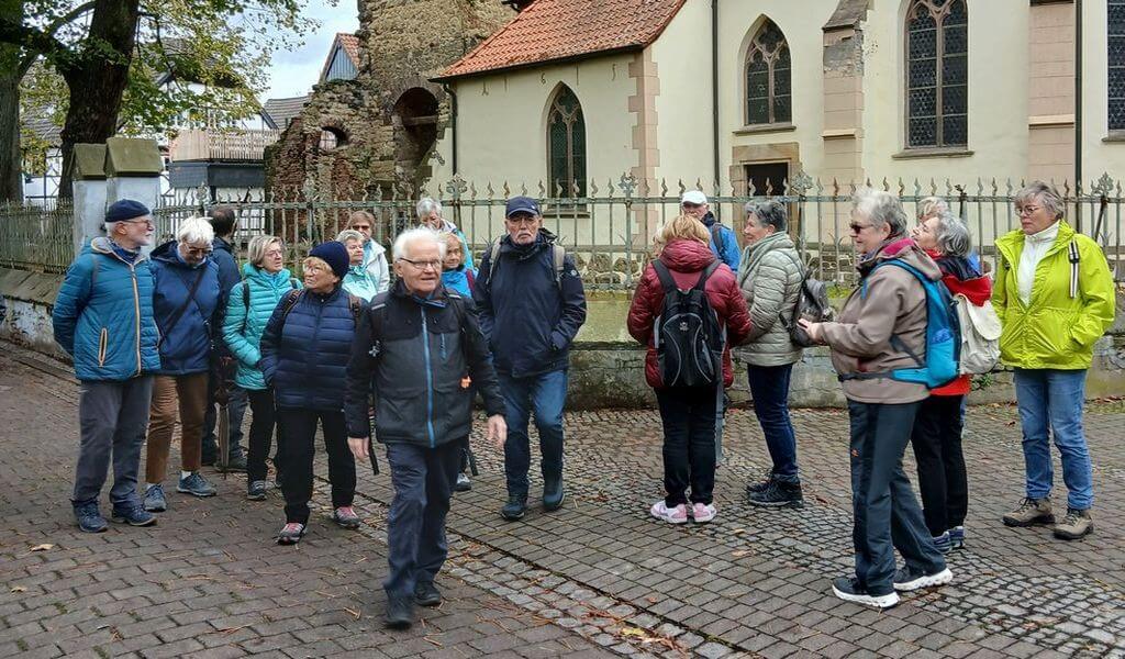 Wanderung von Herten nach Buer, Gerhard Weichert vorne links