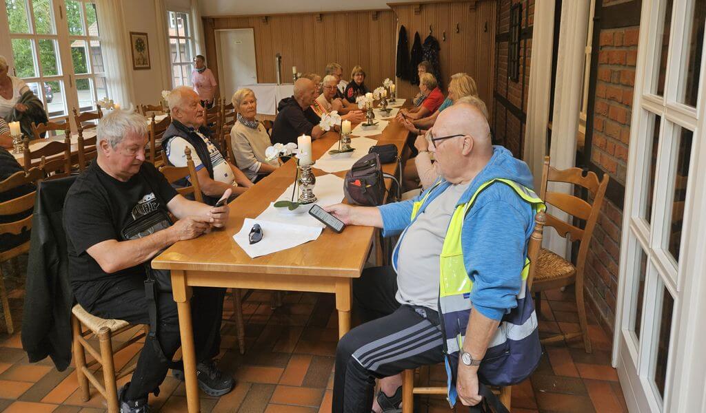 Rad- und Wanderwoche Vreden, Einkehr im Forellenhof, zweite Gruppe
