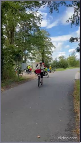 Viedoecover einer Gruppe Radfahrer mit Monika Keuterling